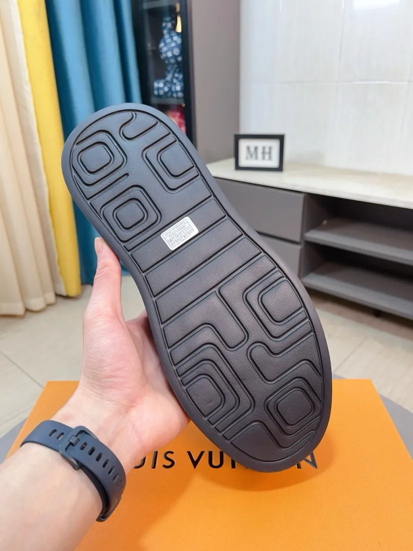 Men's men's shoes 💰480🌸🌸 LV styles are novel and fashionable, and the uppers are made of imported cowhide + LV special materials! Super trendy design! It’s eye-catching! The leather is soft, delicate, shiny and translucent, showing the ultimate hand-made craftsmanship. The leather lining and upper foot are soft, comfortable and breathable! Size: 38-44